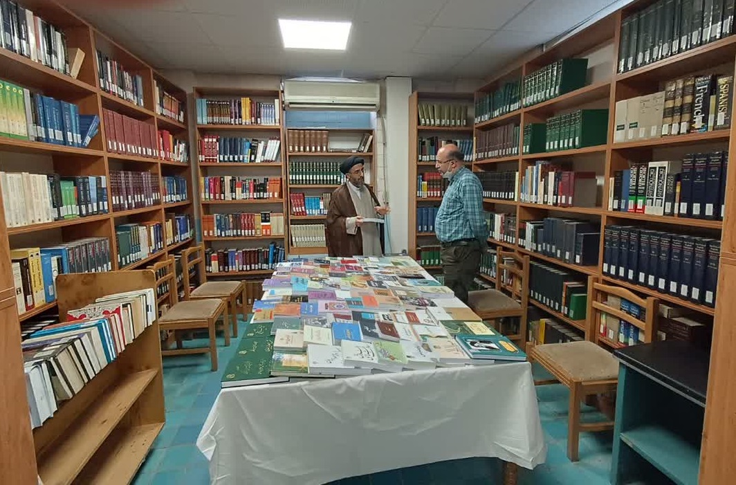 بازدید دکتر سیداحمد غفاری از کتابخانه مؤسسه